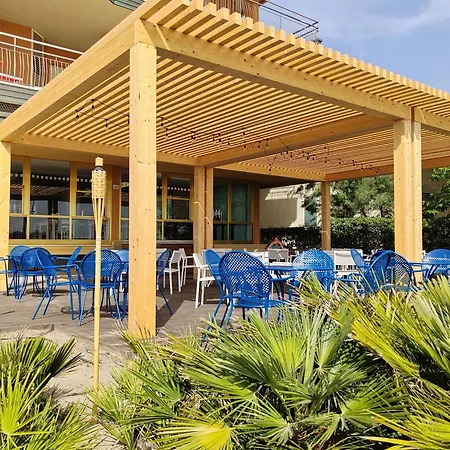 Hotel Cola 3*