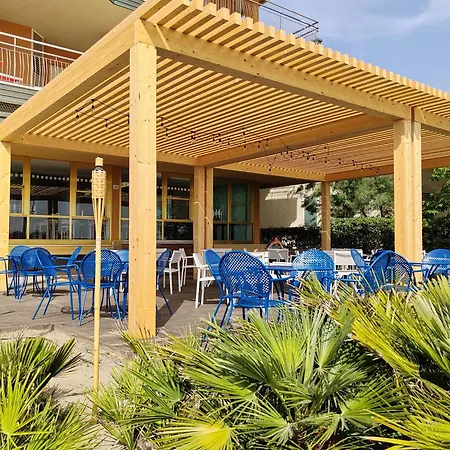 Hotel Cola Frontemare 3*