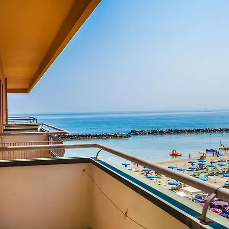 Hotel Cola Frontemare 3*