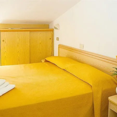 Hotel Cola 3*